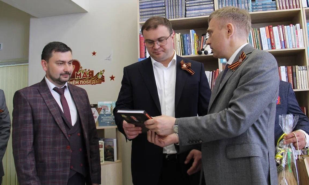 Виталий Хоценко посетил обновлённый дом культуры в Омском районе