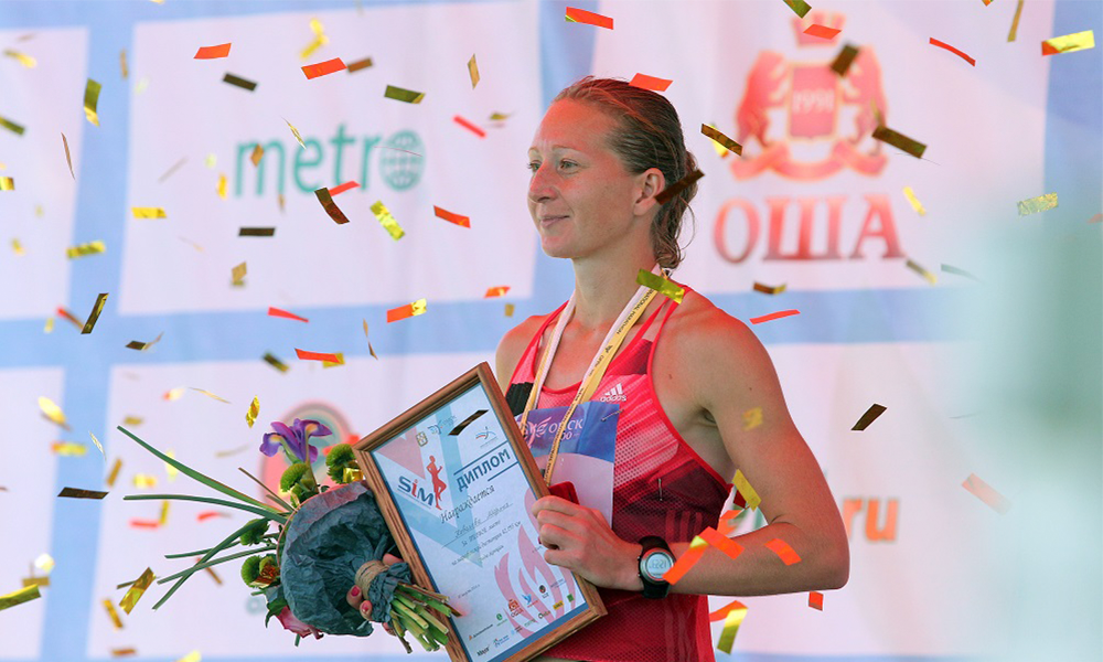 Омская спортсменка Марина Ковалёва стала первой в полумарафонском забеге в Томске