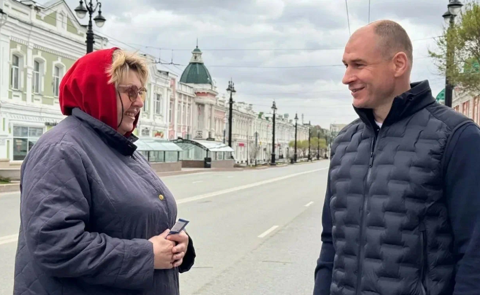 Дмитрий Перминов побывал на пикете, где принимаются предложения для Народной программы «Единой России»