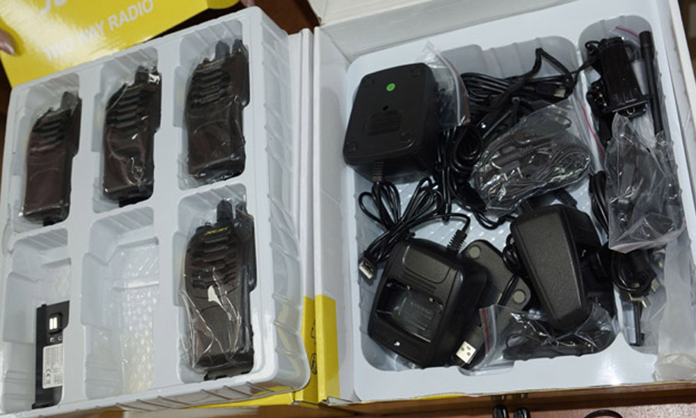 Омские таможенники отправили конфискованные рации и видеорегистраторы бойцам за ленточкой