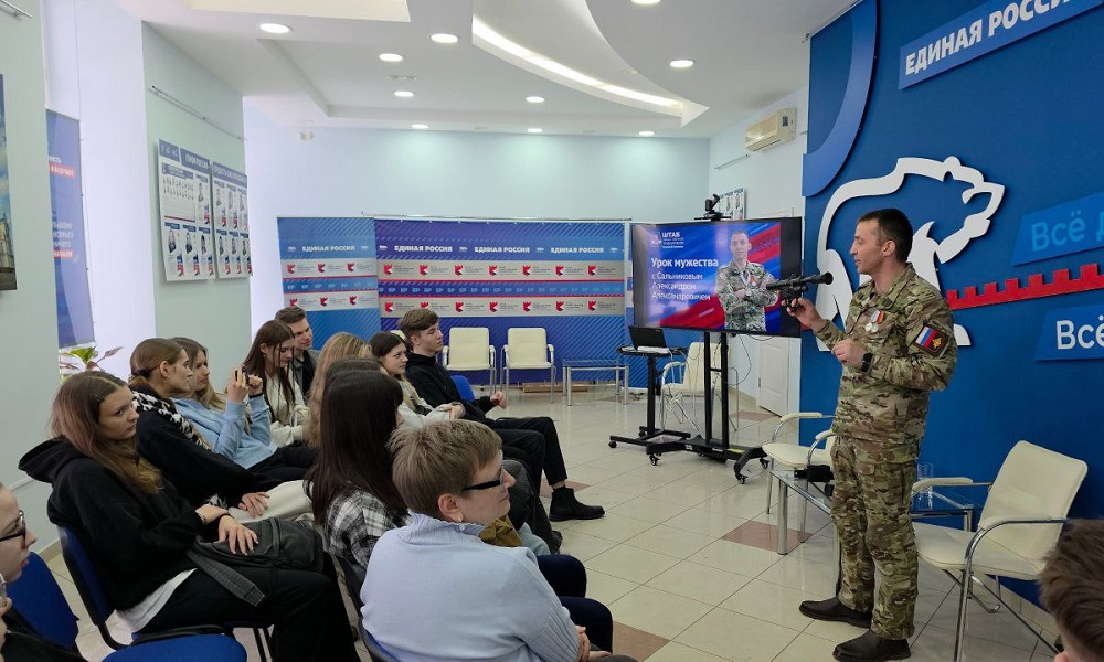 Член Общественного совета кадрового проекта «ПРОдвижение ГЕРОЕВ» провёл урок мужества для омских школьников