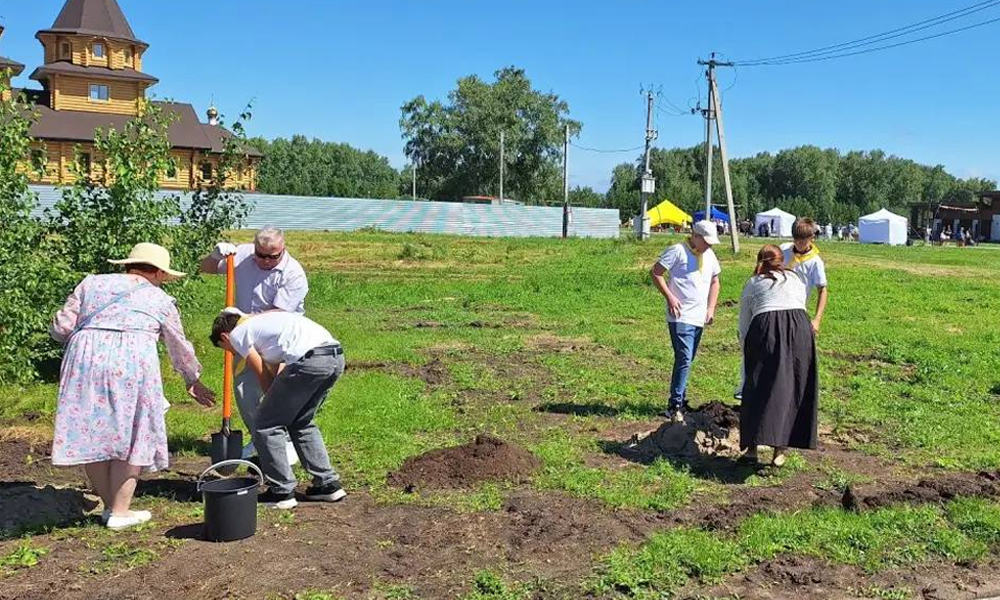В Азово заложили Аллею Дружбы в честь Года единства народов