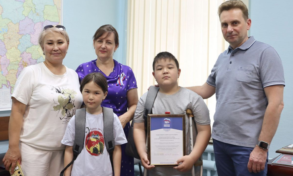 Юному спортсмену помогли попасть на турнир по следж-хоккею