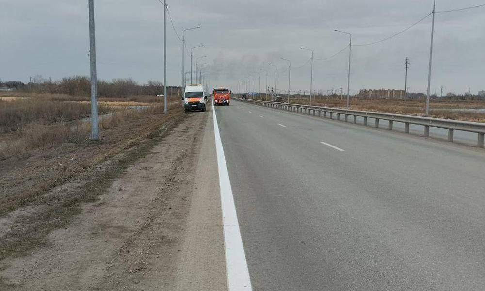 На дорогах Омской области начали наносить разметку по поручению Виталия Хоценко