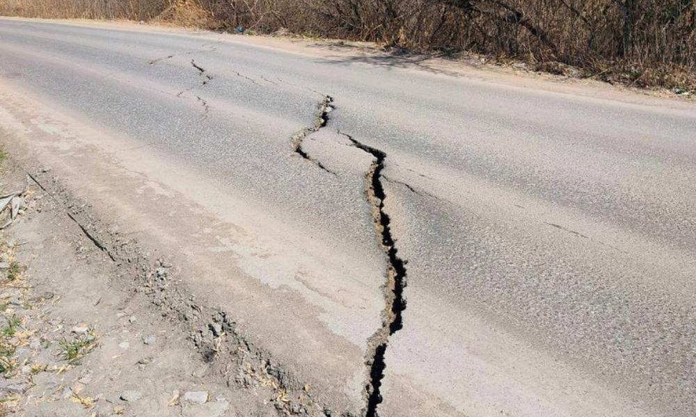 В мэрии Омска объяснили, почему на дороге возле Фрунзенского моста появилась трещина 