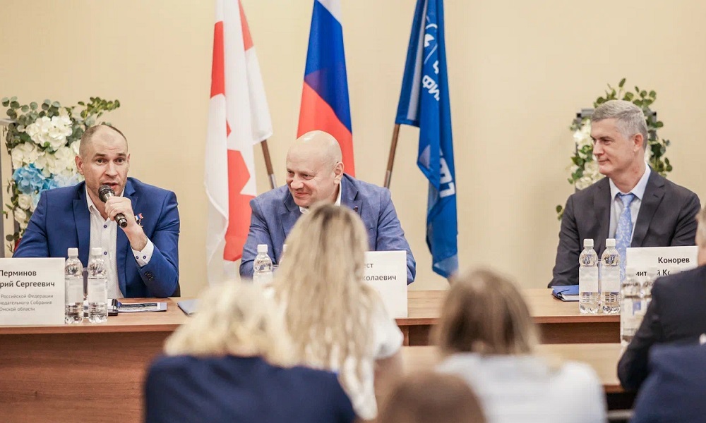 Сергей Шелест и Дмитрий Перминов обсудили вопросы, волнующие жителей региона, с сотрудниками «Транснефть финанс»
