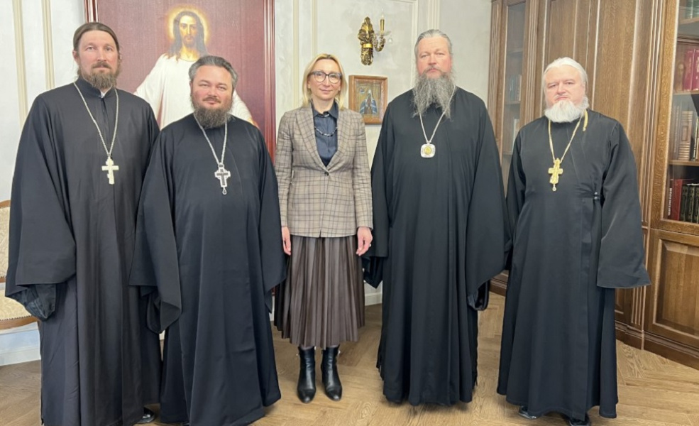 Глава омского минтруда Ирина Варнавская и митрополит Дионисий обсудили совместную работу