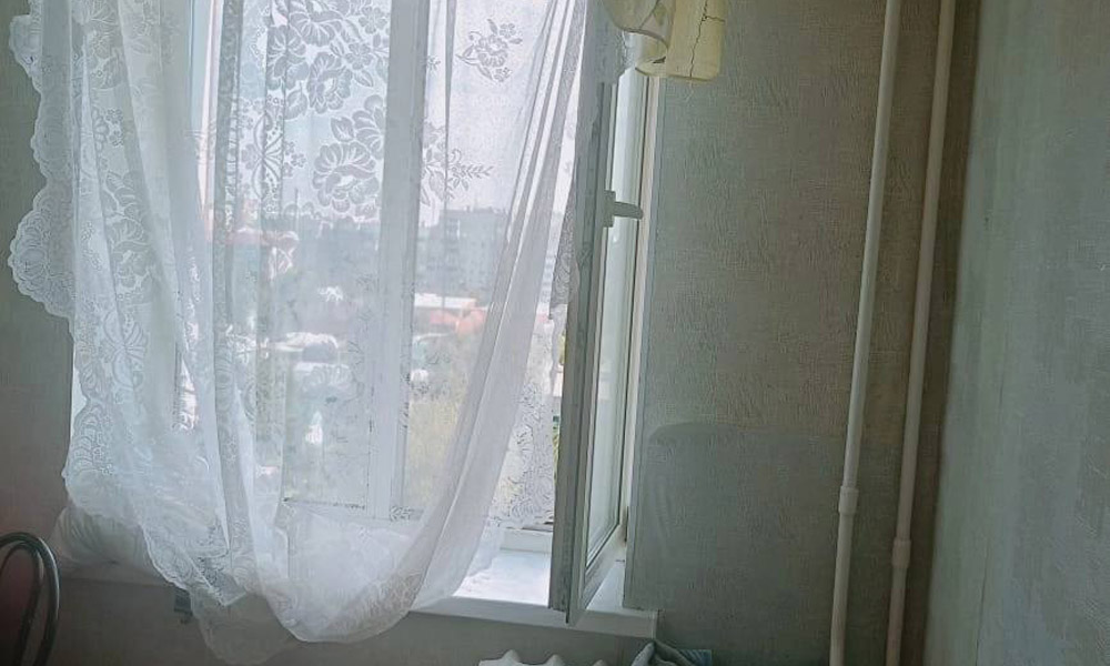 В Омске 6-летний мальчик выпал из окна восьмого этажа