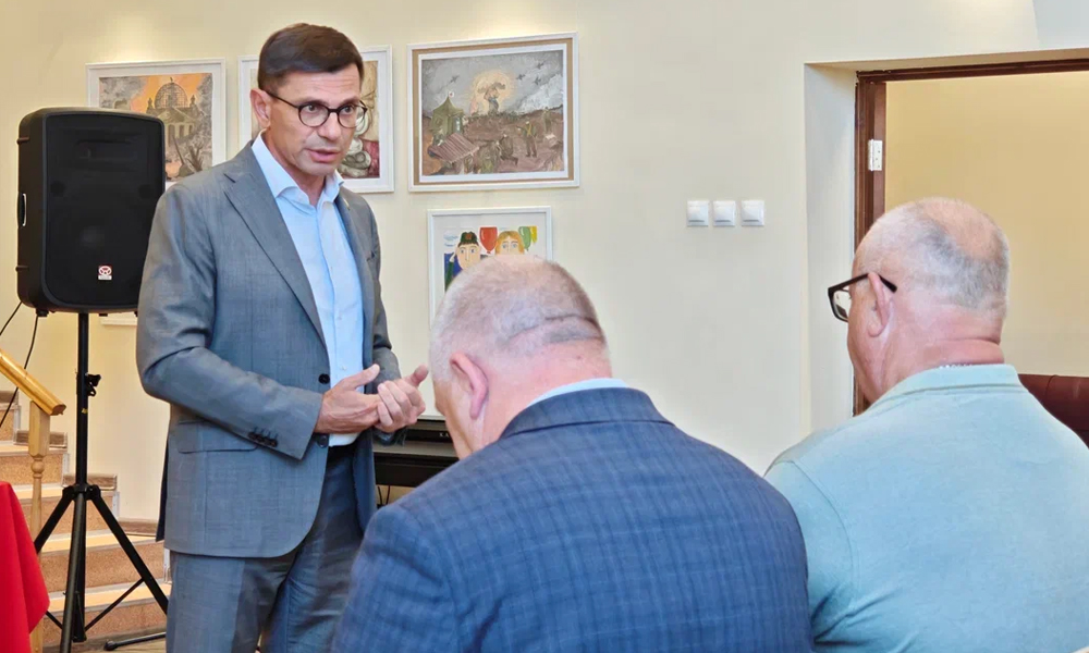 Игорь Антропенко проверил ЦРБ и детскую школу искусств в Колосовском районе
