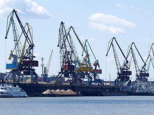 Директора Омского речного порта подозревают в неуплате налогов