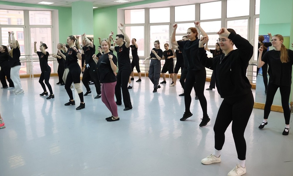 В Омске прошли мастер-классы по вокалу и танцам для студентов