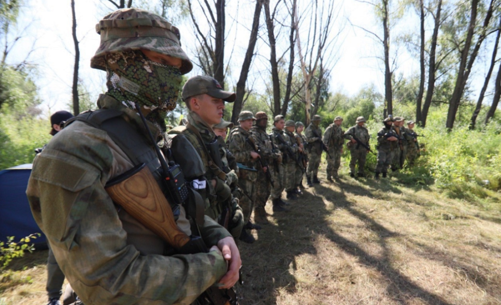 В Омске для воспитанников патриотических клубов проходит полевой выход «Вспомним, товарищ!»