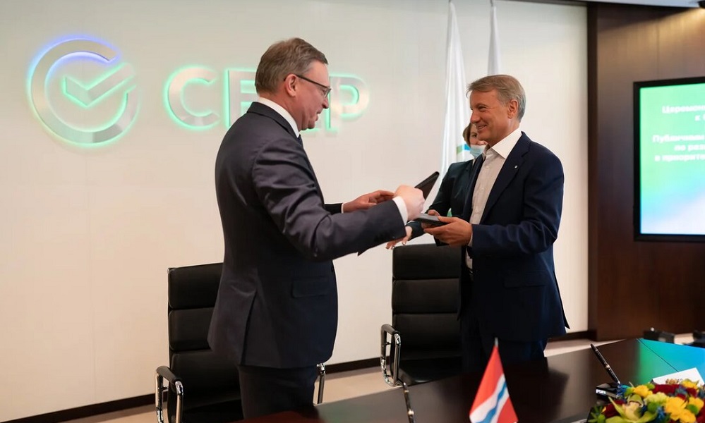 Александр Бурков подписал соглашение о сотрудничестве со «Сбер ID»