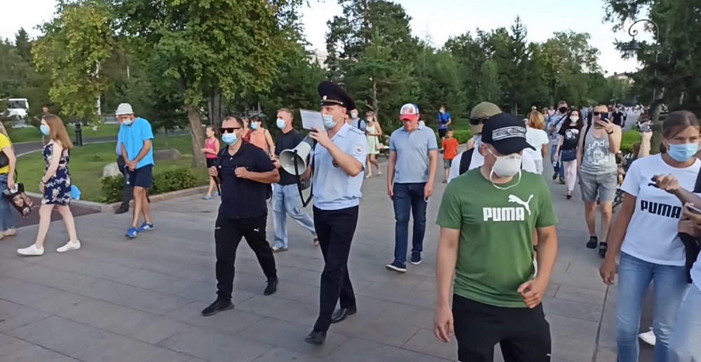 Участников митинга в Омске оштрафовали 