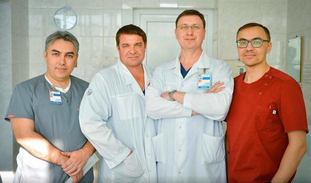Медики омского КМХЦ успешно проводят малотравматичные урологические операции