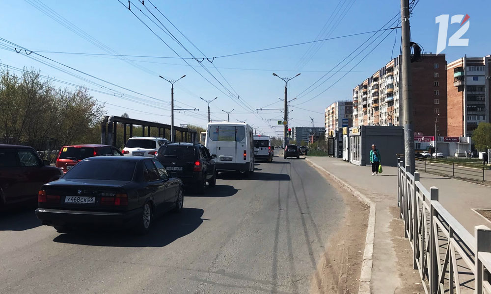 В Омске на Богдана Хмельницкого появится выделенная полоса для общественного транспорта 