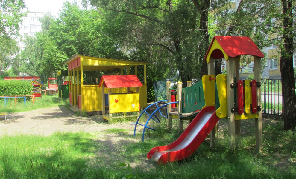 В Кировском округе Омска появились новые детские площадки