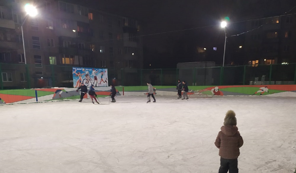 Этой зимой в Омске откроют 119 хоккейных коробок