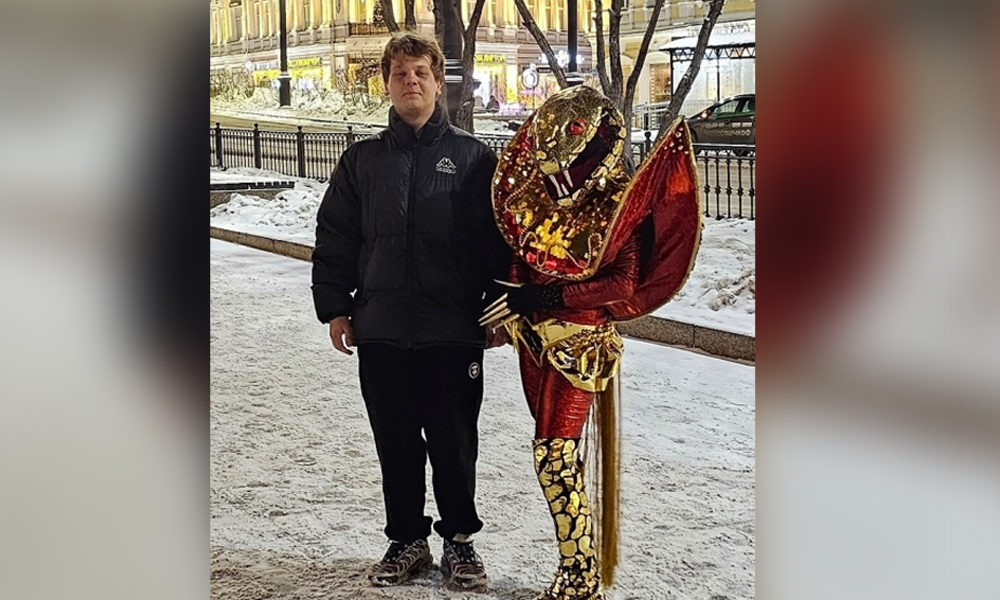 Омичка создала новогодний костюм змеи по мотивам популярного шоу