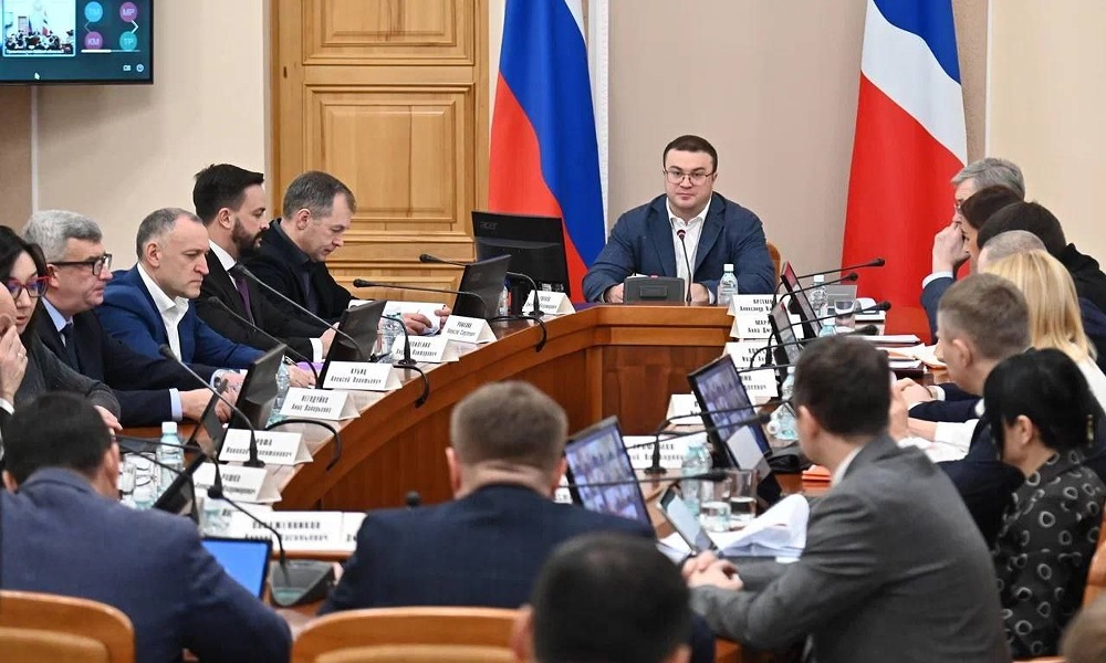 Глава региона поручил заранее готовить дорожную технику 