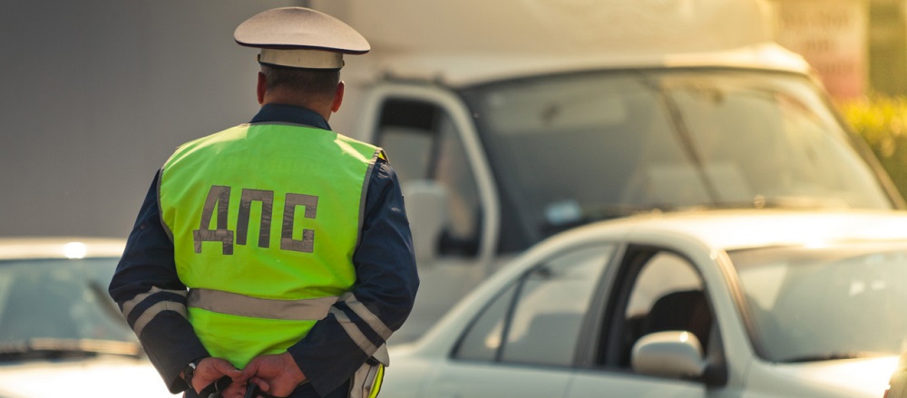 В Омске сотрудника ДПС будут судить за вымогательство взятки