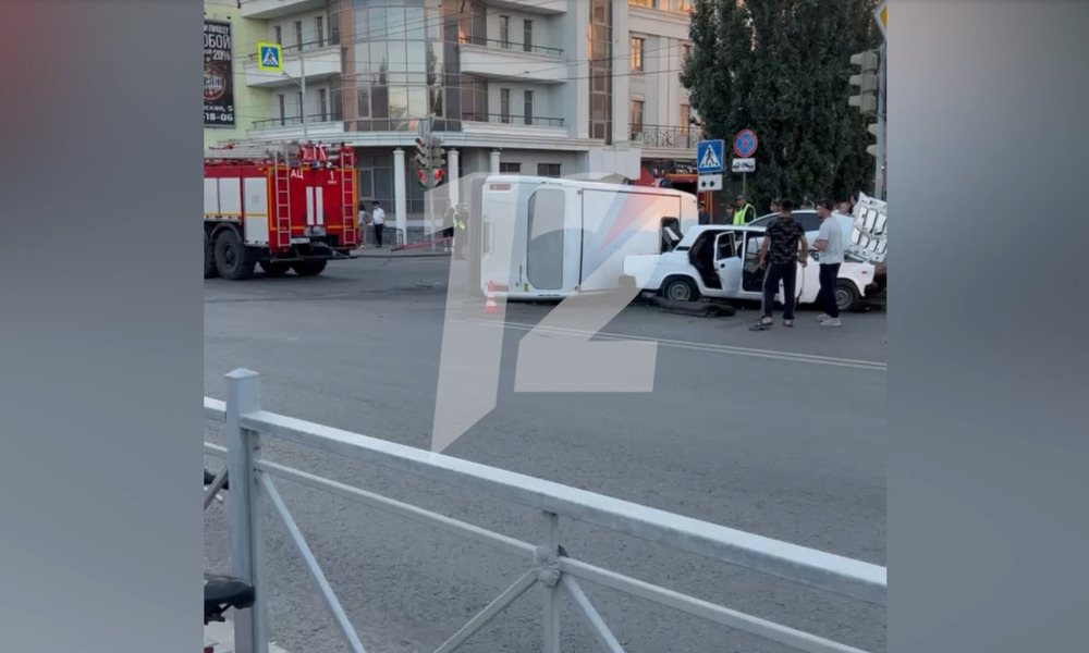 В Омске семь человек пострадали в аварии с пассажирской «Газелью» 