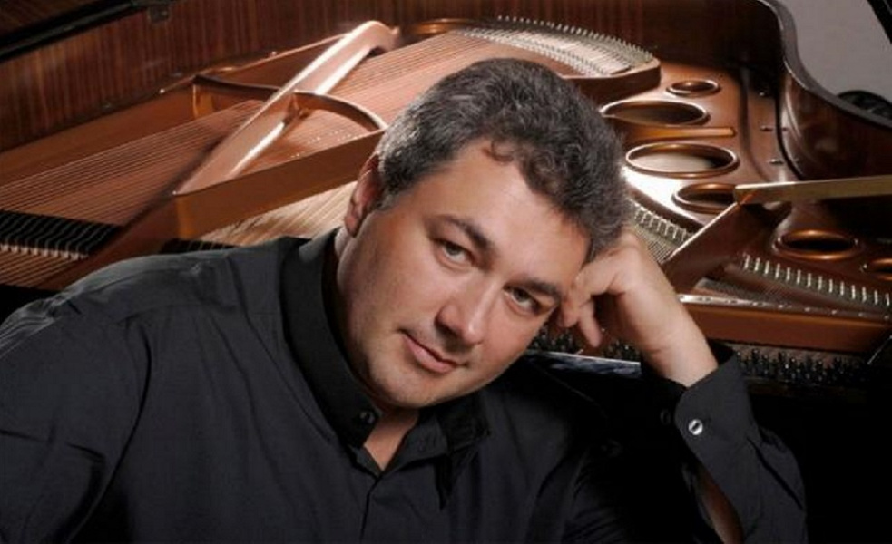 Барокко, романтизм и венская классика: известный пианист Вадим Руденко выступит в Омске 