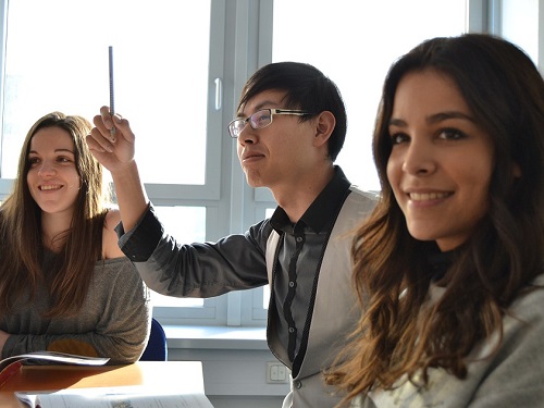 Омские школьники будут учить робота кормить животных