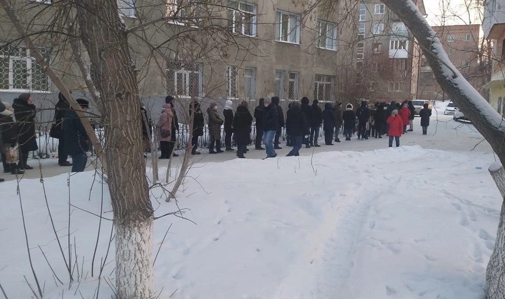 В больницах Омска резко выросло число обращений в связи с распространением «омикрона»