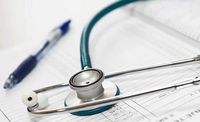 В Омске семерых детей доставили в инфекционное отделение