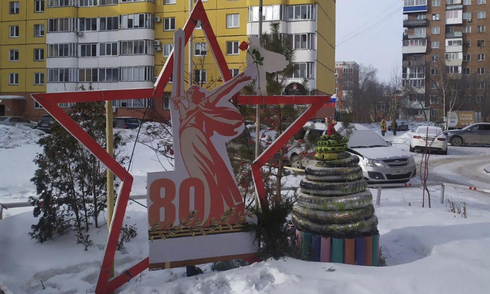 В Омске офицер танковых войск на пенсии изготовил композицию в преддверии юбилея Великой Победы