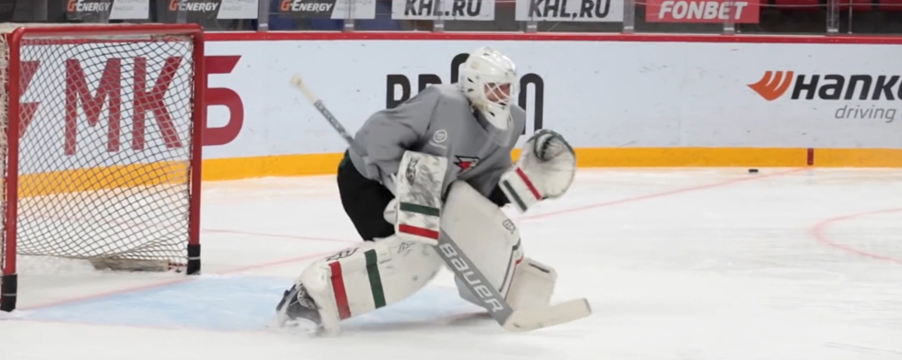 Вратарь Эмиль Гарипов остаётся в омском "Авангарде"