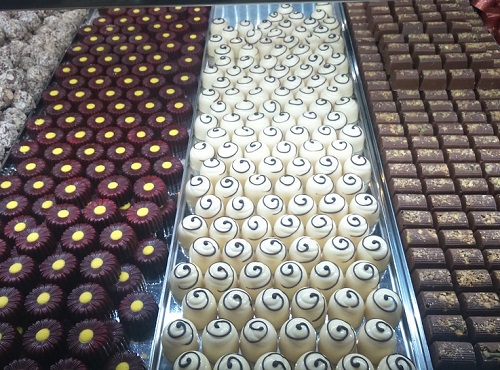 В Омске кладовщик похитил 250 кг шоколадных конфет