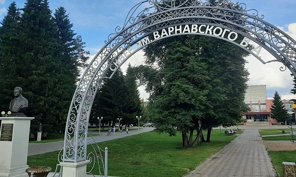 Сквер в Муромцево получил имя Владимира Варнавского