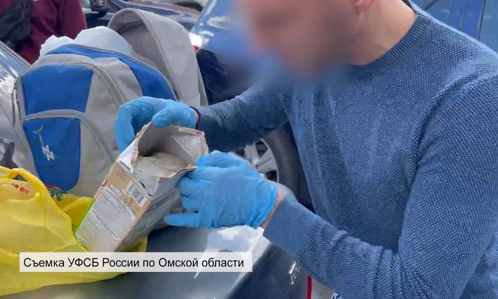 В Омске задержали жителя Кемерова, перевозившего крупную партию наркотиков на сумму 3 млн рублей