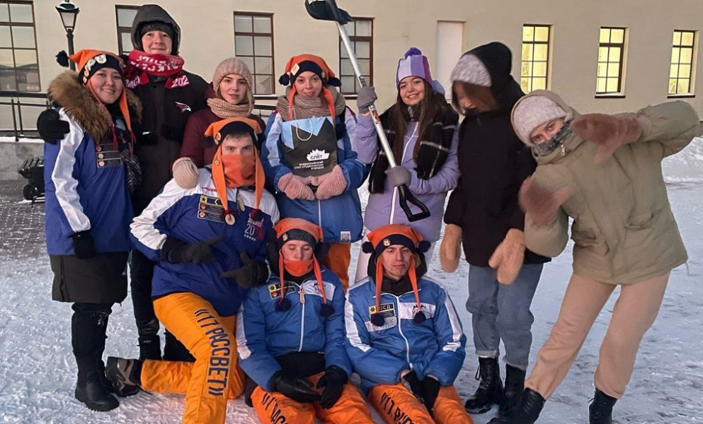 Омские студотрядовцы снова будут помогать пожилым людям с уборкой снега