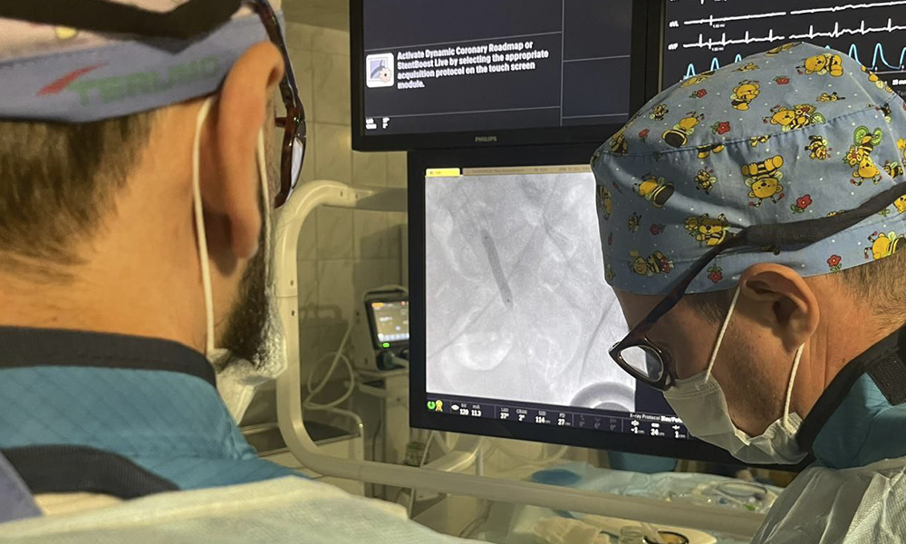 Омские рентгенхирурги МСЧ-4 спасли мужчину от гангрены и ампутации