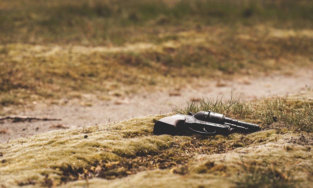 В СМИ обсуждают: Алек Болдуин случайно застрелил оператора во время съёмок фильма «Ржавчина»