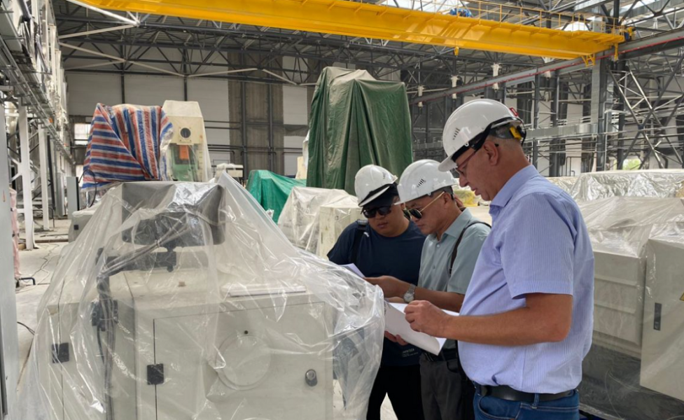 «Единая Россия» и руководство ОЭЗ «Авангард» организовали визит китайских металлургов на омские заводы