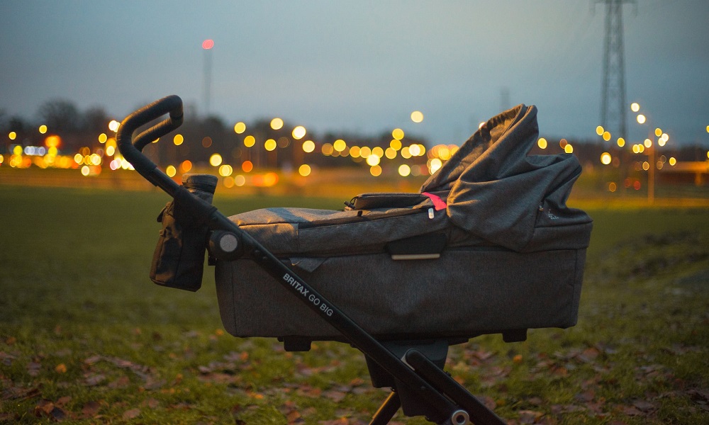 В омском политехе разработали уникальное устройство, которое облегчит перемещение колясок по лестницам