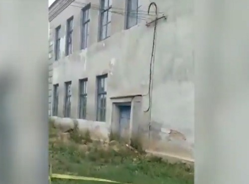 "Мы боимся, что наши дети окажутся под завалами" - губернатора попросили повлиять на ремонт школы