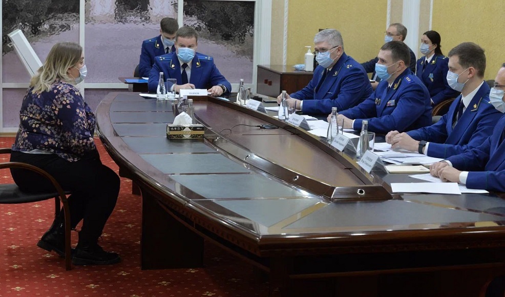 Омичка рассказала о незаконных удержаниях денежных средств с пенсии