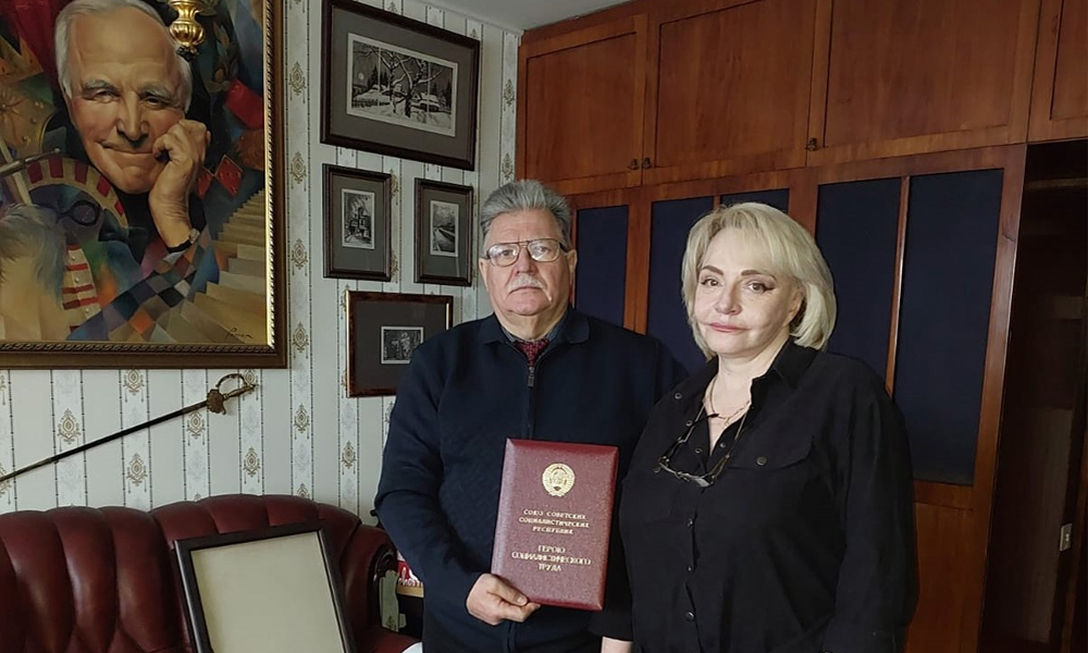 Дочь Михаила Ульянова передала в Омский историко-краеведческий музей уникальные документы