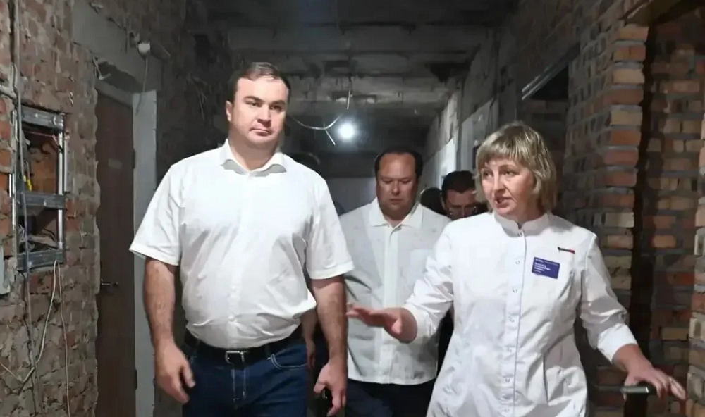 Виталий Хоценко оценил ход капитального ремонта в Седельниковской ЦРБ