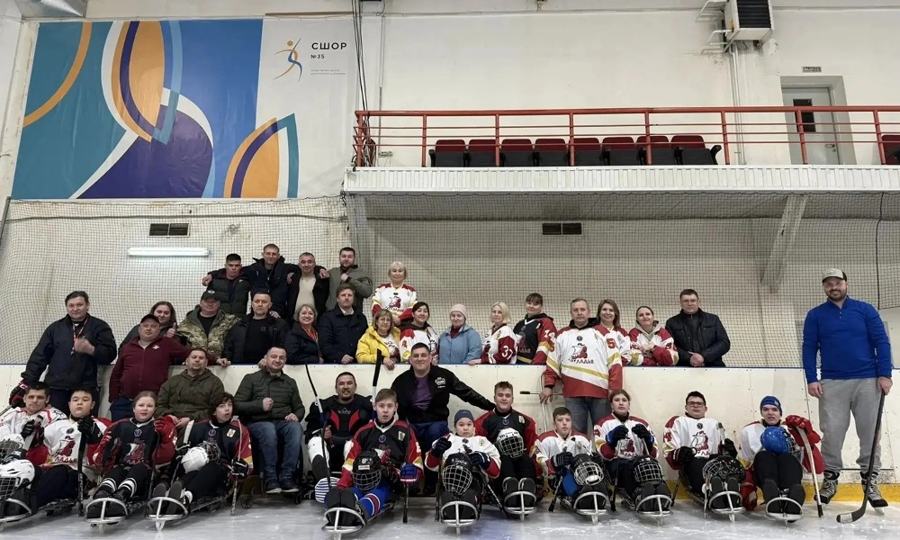 В Центре паралимпийской и сурдлимпийской подготовки появилась областная команда по следж-хоккею