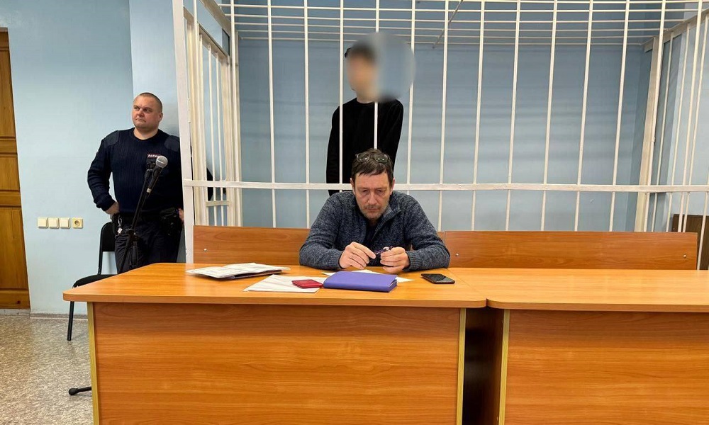 В Омске курьера телефонных мошенников отправили под домашний арест