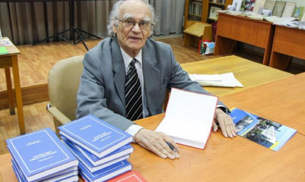 Известный филолог Вадим Физиков собрал в книгу стихи об Омске, созданные за последние 100 лет