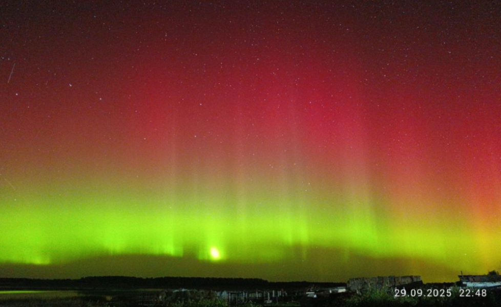 Удивительно яркое полярное сияние случилось в Омской области