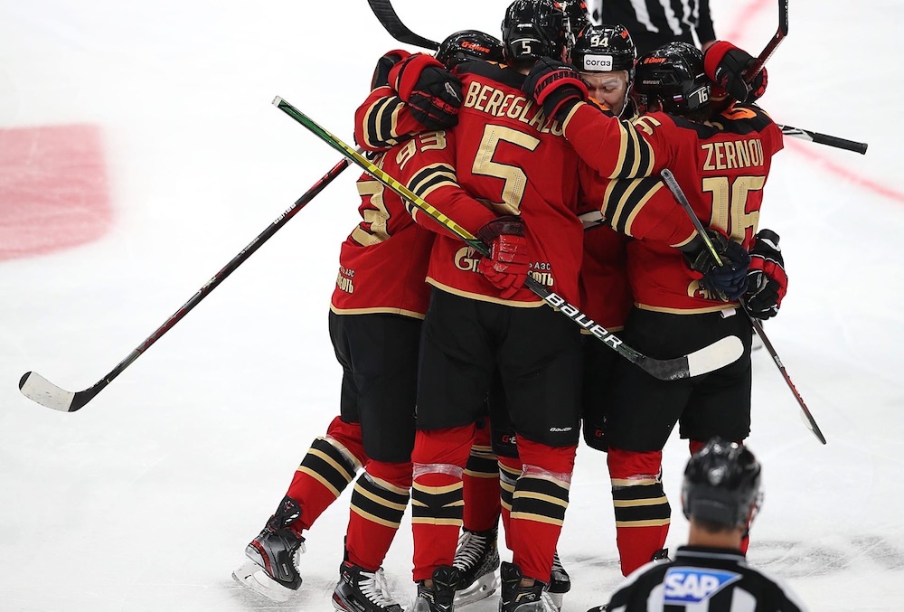 Омский "Авангард" забросил 6 шайб в ворота "Автомобилиста"