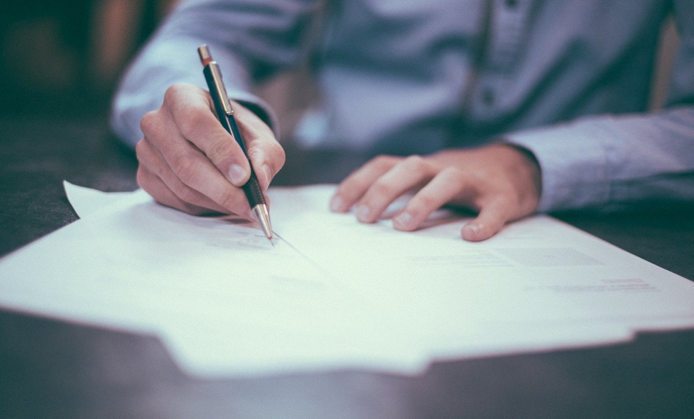 Новый глава Усть-Заостровки Андрей Гречко официально вступил в должность 